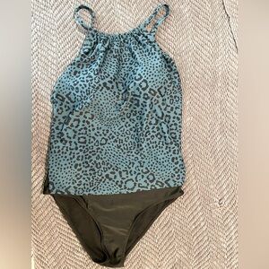 Kona Sol 1XL never worn tankini top and bottom